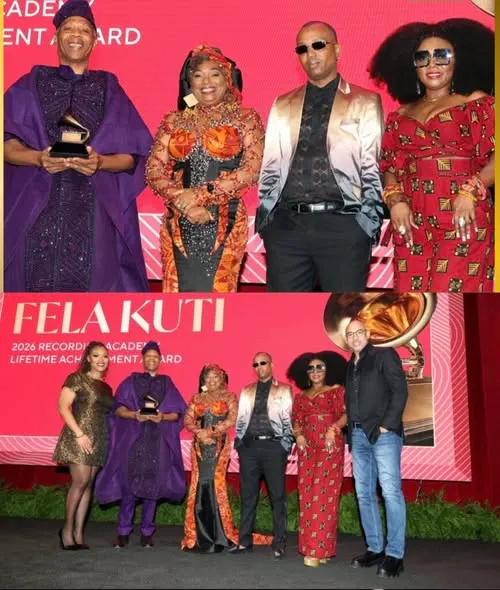 Die Familie von Fela Kuti mit dem Special Merit Award in Los Angeles