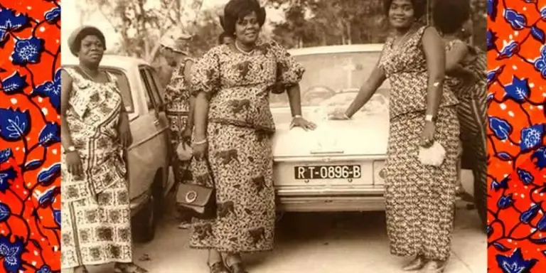 DIE NANAS BENZ AUS TOGO VOR IHREM MERCEDES-BENZ, AFRICAINE