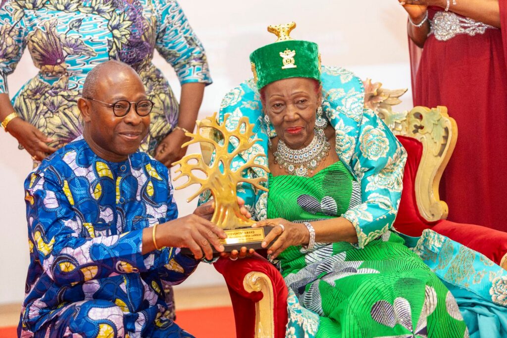 Mawu-Sika: Marguerite Sewoa-Lawson a reçu un Lifetime Achievement Award pour l'ensemble de sa carrière