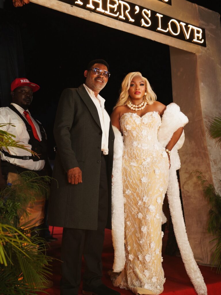 Omotola célébrait en même temps trente ans de cinéma avec Mother'sLove, trente ans de mariage avec le Capitaine Matthew Ekeinde