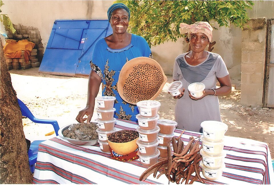 femmes transformatrices et vendeuses soumbala afrique de l'ouest (wikipedia)